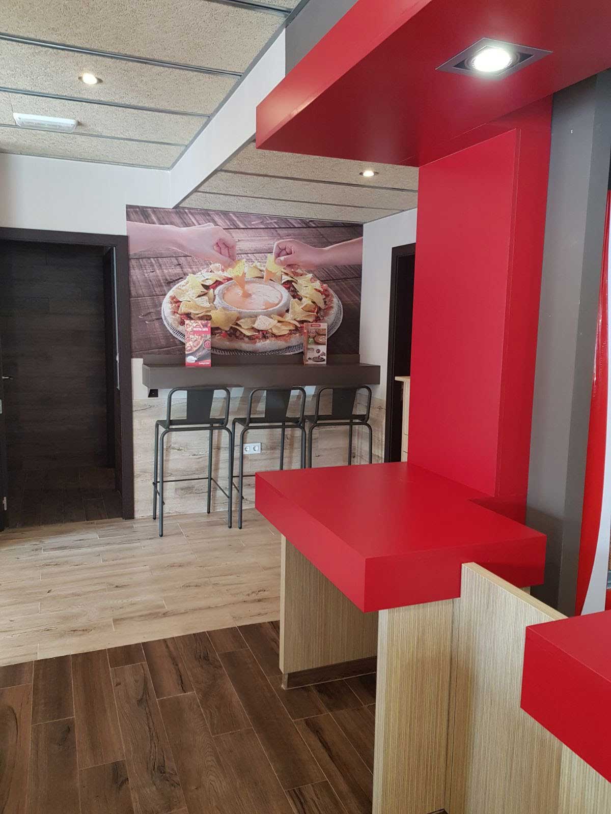 imagen de mobiliario en Telepizza