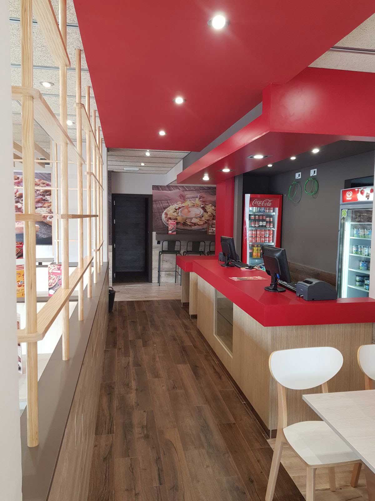 imagen de mobiliario en Telepizza